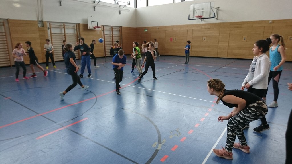 Traditionelles Völkerballtunier vor den Weihnachtsferien