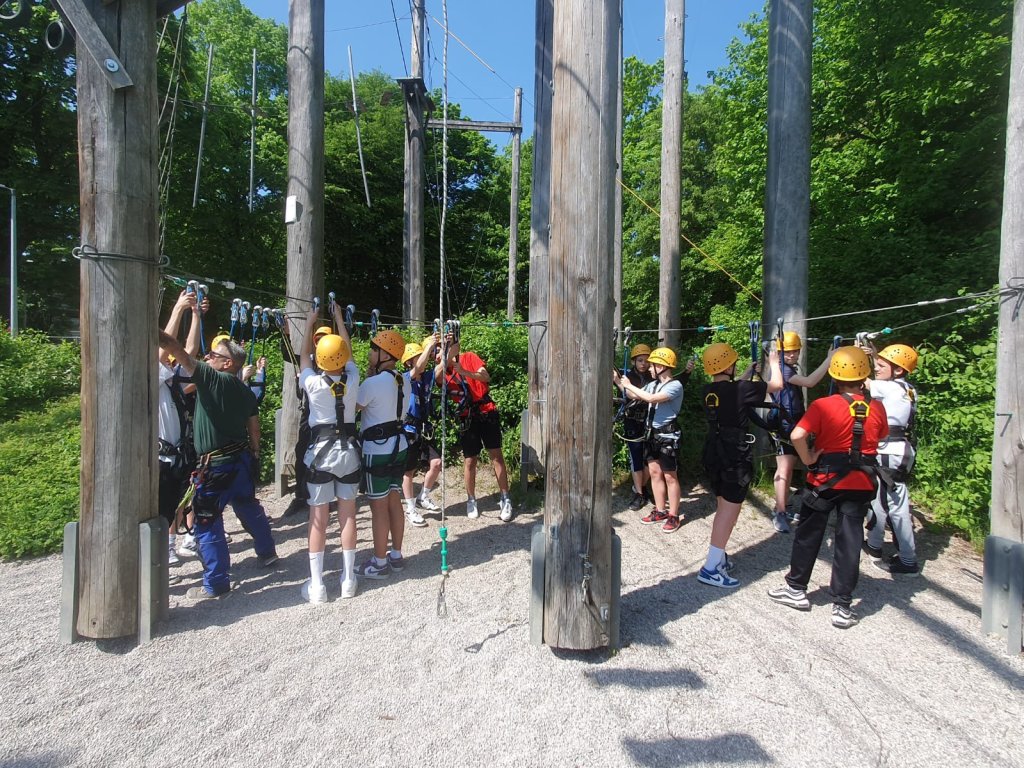 Klasse 7b im&nbsp;Hochseilgarten