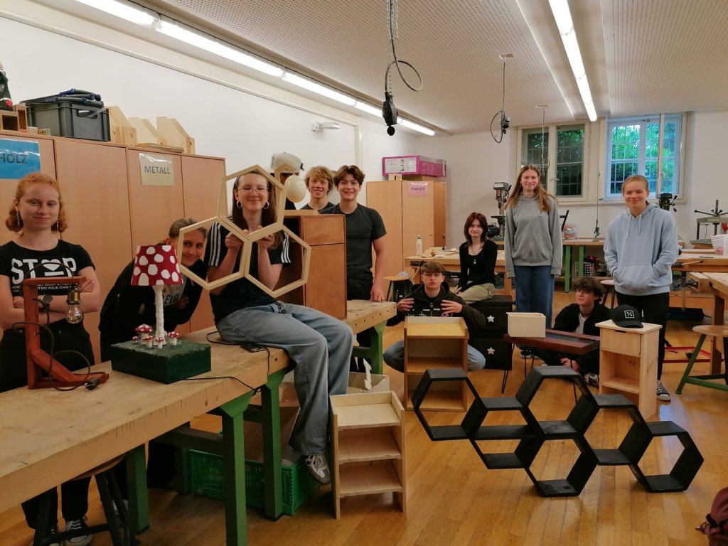 Möbelprojekt der Klasse 9a in&nbsp;Werken