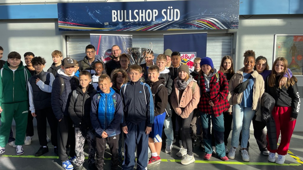 Klasse 7a zu Besuch beim EHC Red Bull&nbsp;München