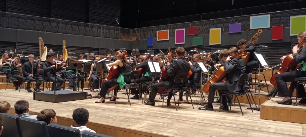 Klasse 6a und 5c zu Besuch bei „Der Gasteig&nbsp;brummt“