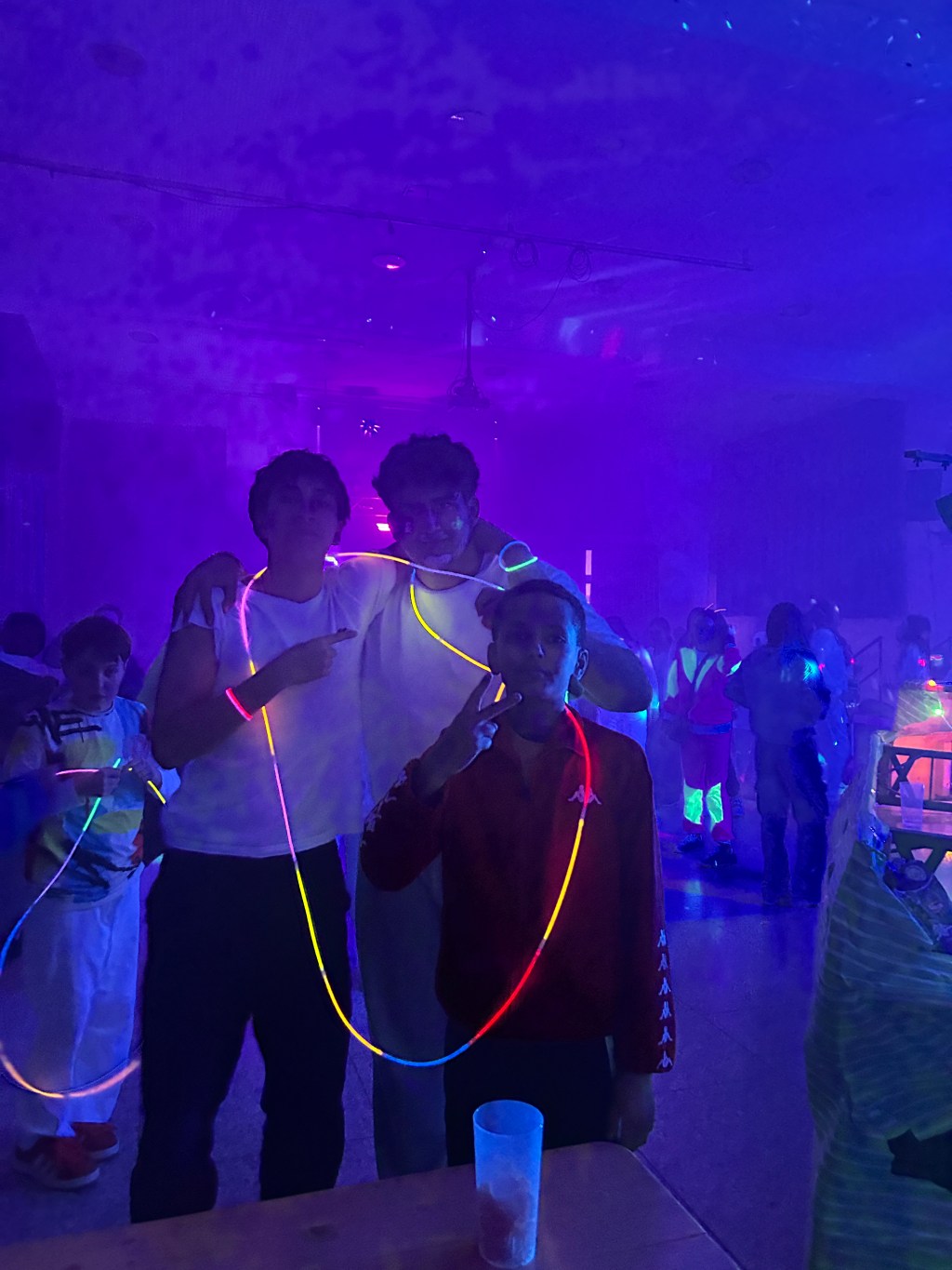 Diese Party ist jetzt schon fast legendär- Unsere Bilder (und Videos) von der Glow-In-The-Dark-Feier