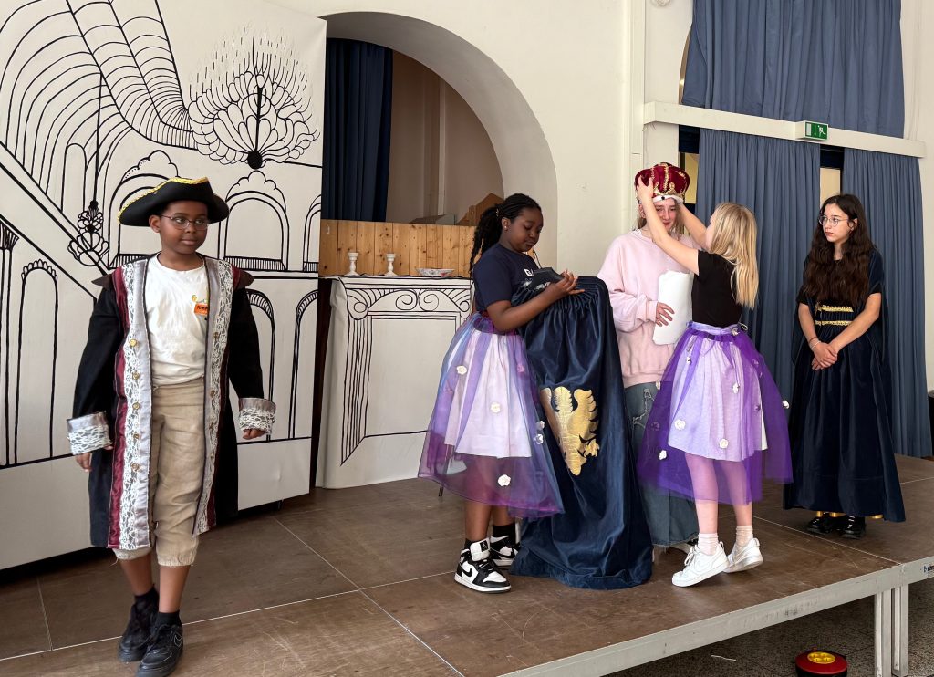 Aufführung der Theater-AG „Aschenputtel“