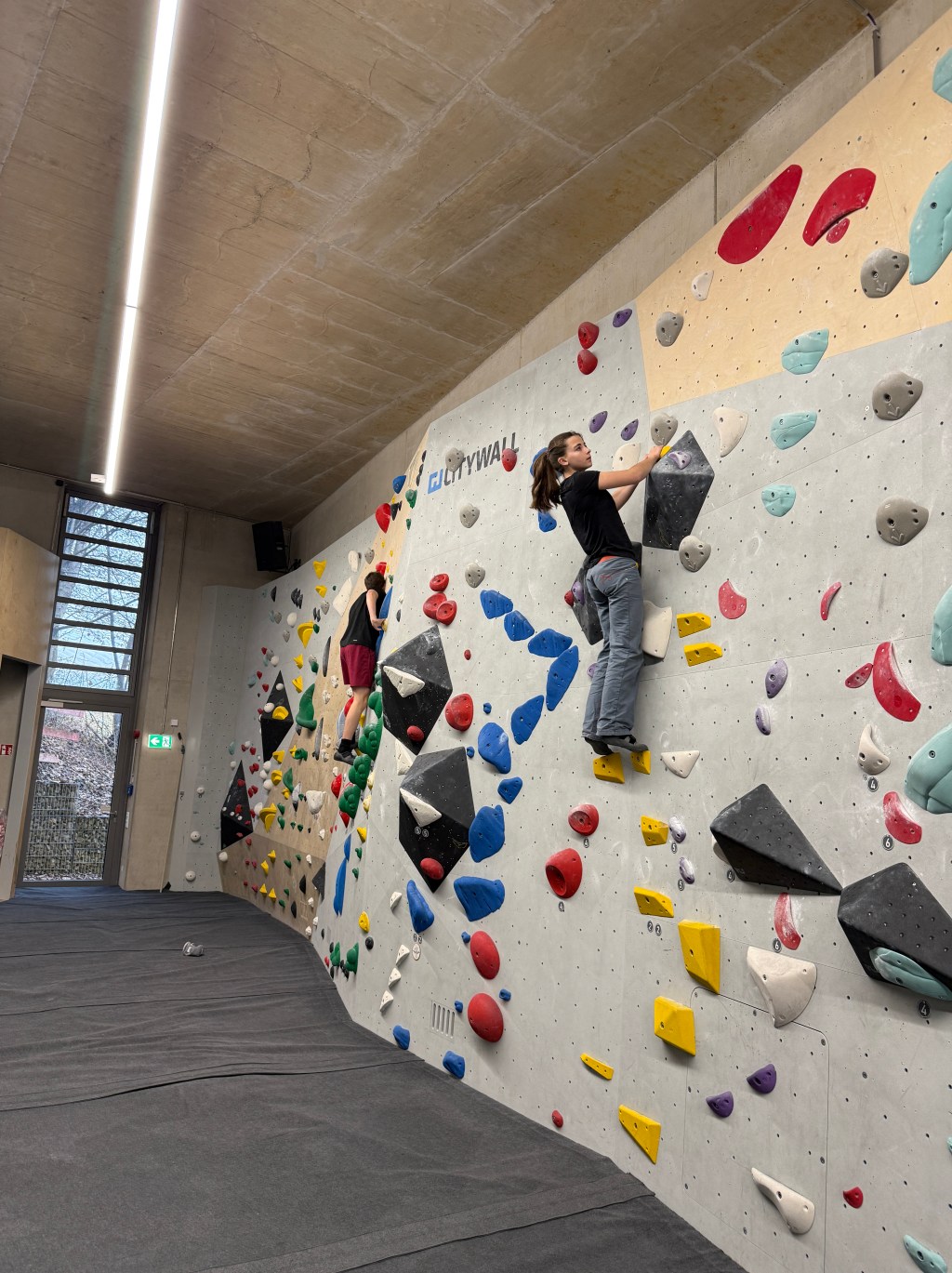 Hoch hinaus statt raus ins Kalte – Outdoor-AG klettert&nbsp;indoor