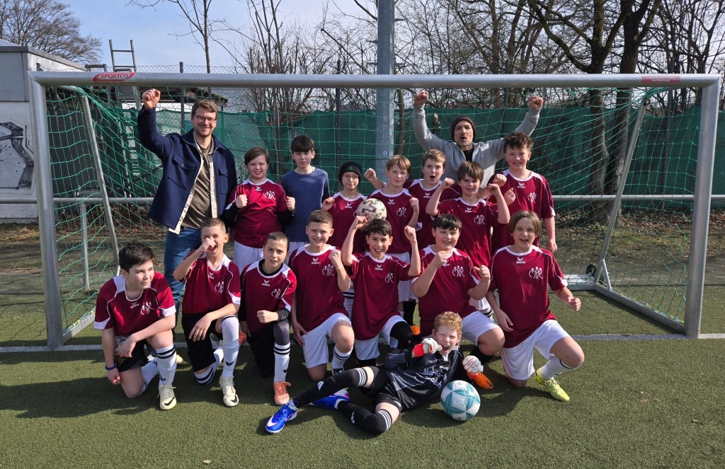Fairplay siegt! Maria-Probst-Realschule triumphiert bei Fußballturnier und zieht in die nächste Runde ein!